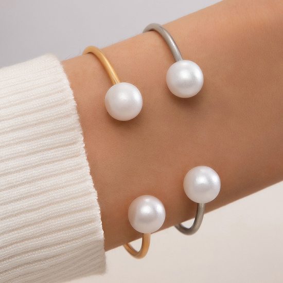 2pcs Faux Pearl Decor Cuff Bangle