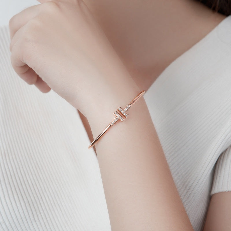 CHIC DOUBLE T LETTER ZIRCON BANGLE